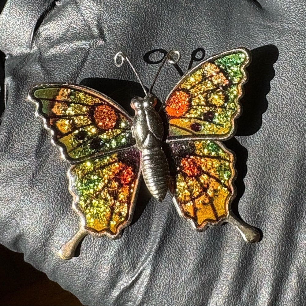 Butterfly brooch pin fall colors - Picture 7 of 11